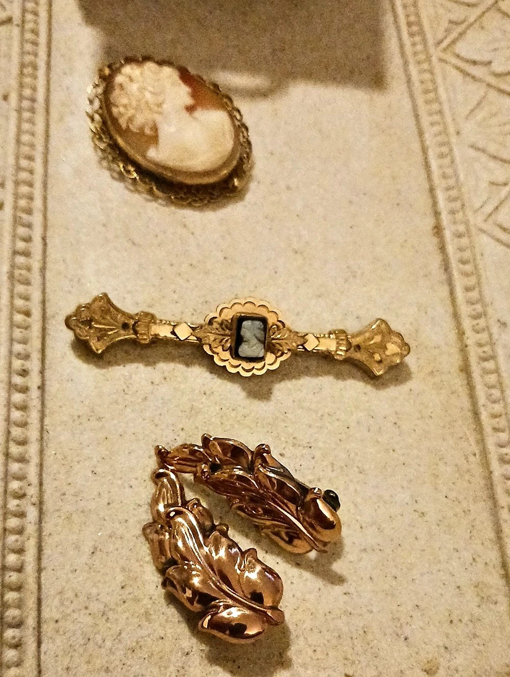 Vintage Gold-Tone Brooch Jewelry Lot